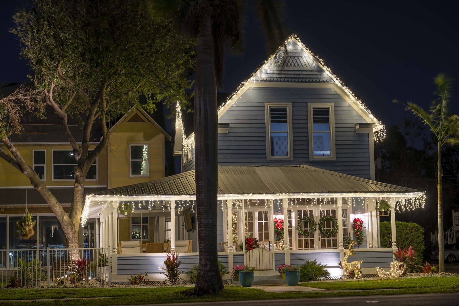 American Canyon street of homes with professionally installed Christmas lights